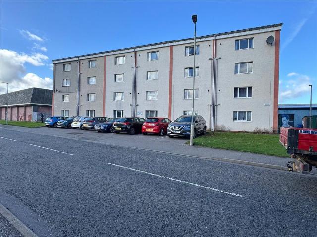 3 bedroom flat for sale