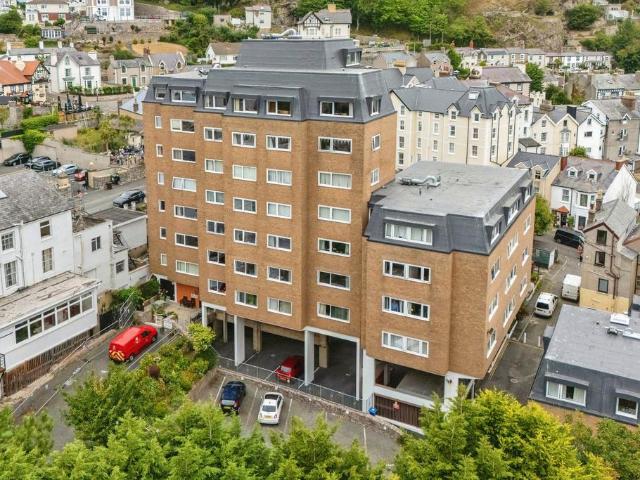 3 bedroom flat for sale