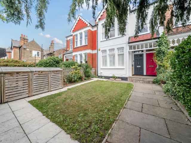 4 bedroom flat for sale