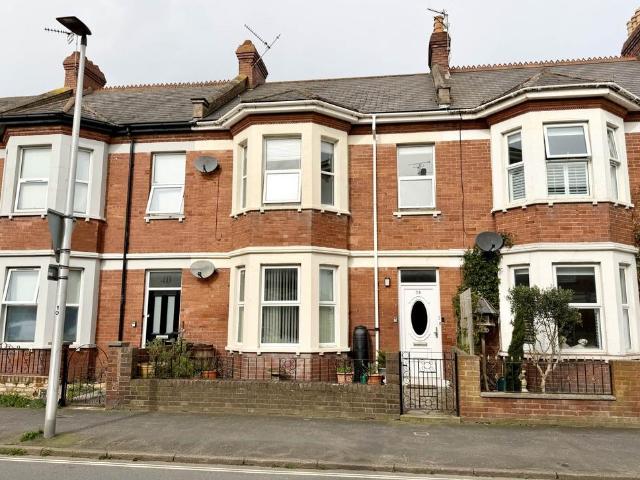 3 bedroom flat for sale