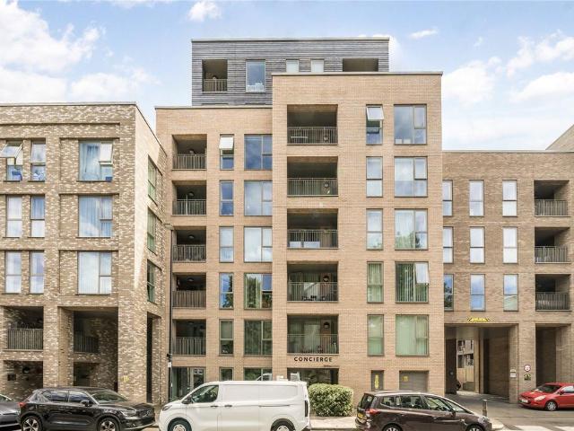3 bedroom flat for sale