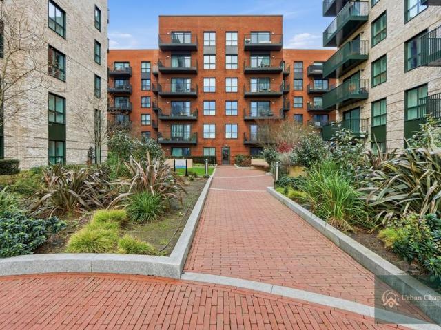 3 bedroom flat for sale