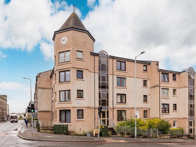 3 bedroom flat for sale