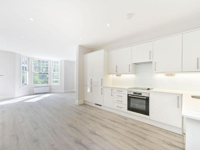 3 bedroom flat for sale