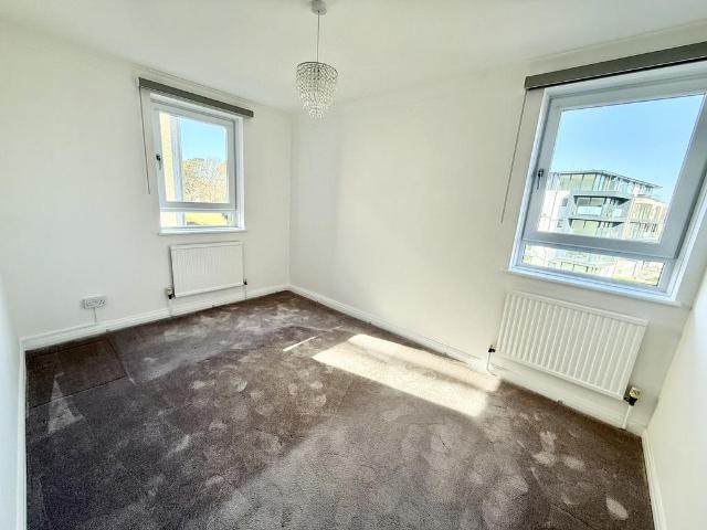 3 bedroom flat for sale