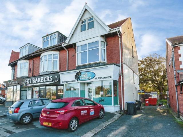 3 bedroom flat for sale