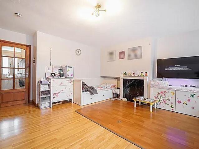 3 bedroom flat for sale