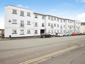 3 bedroom flat for sale