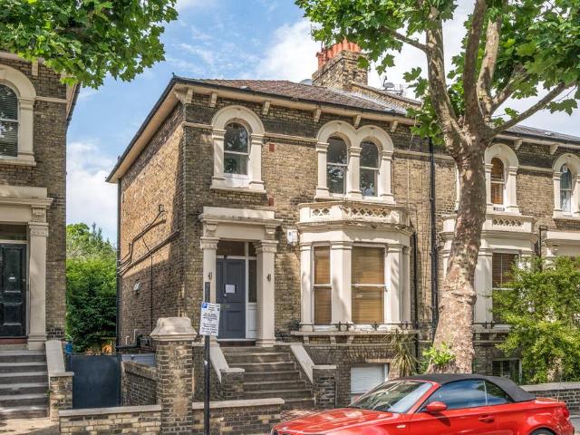 3 bedroom flat for sale