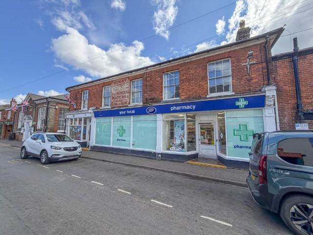3 bedroom flat for sale