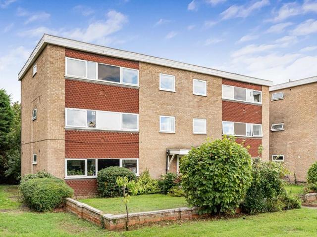 3 bedroom flat for sale