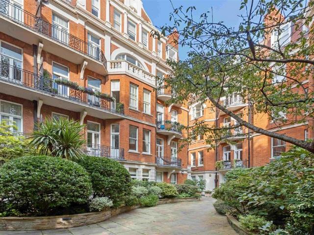 3 bedroom flat for sale