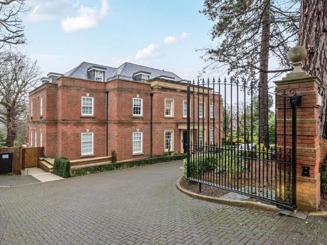 3 bedroom flat for sale