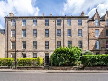 3 bedroom flat for sale