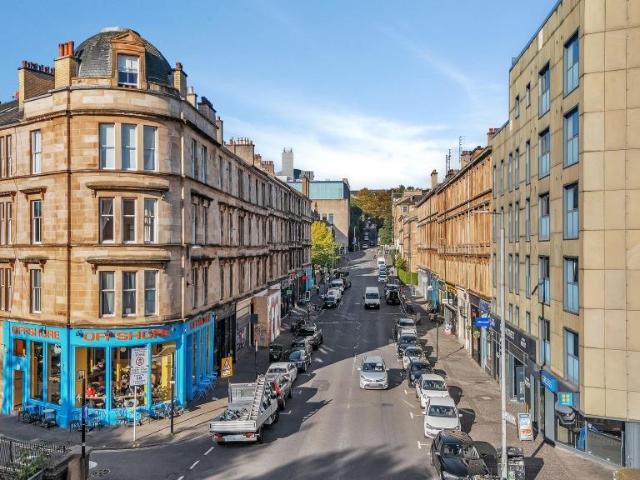 3 bedroom flat for sale