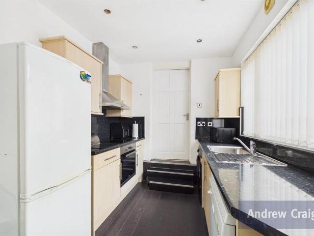 3 bedroom flat for sale