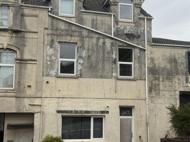 3 bedroom flat for sale