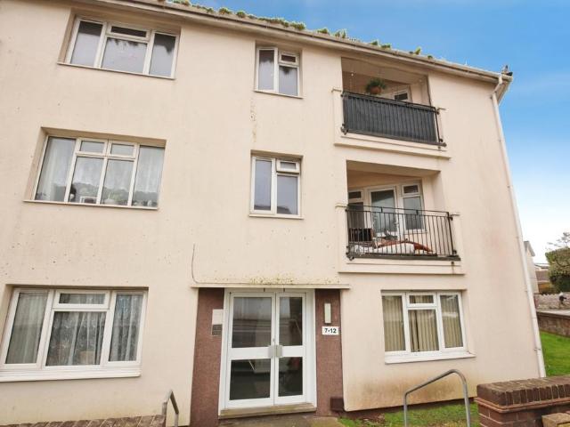3 bedroom flat for sale