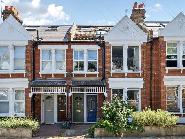 3 bedroom flat for sale