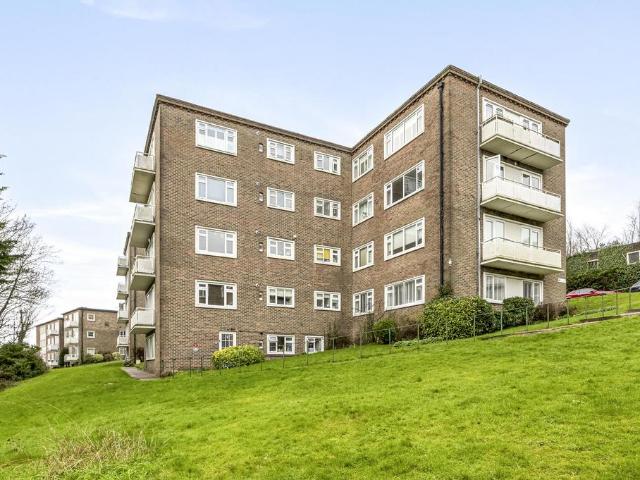 3 bedroom flat for sale