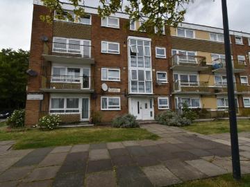 3 bedroom flat for sale