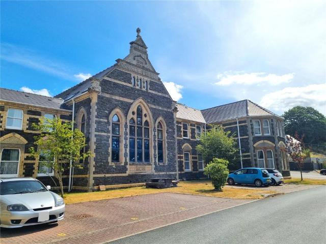 3 bedroom flat for sale