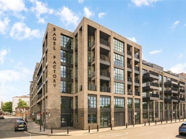 3 bedroom flat for sale