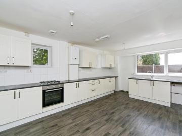 3 bedroom flat for sale