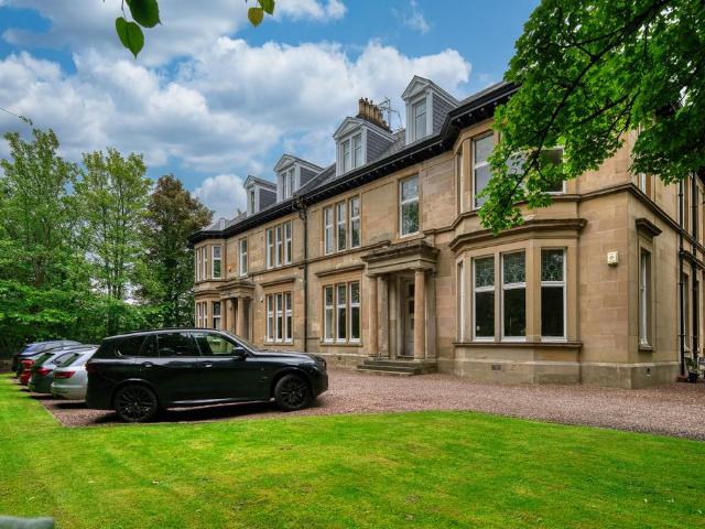 3 bedroom flat for sale