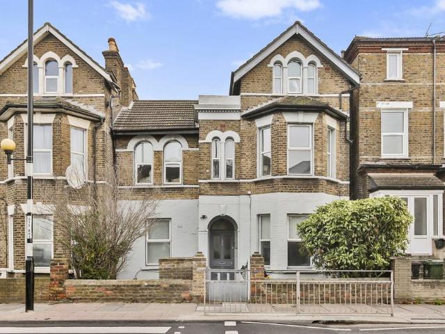 3 bedroom flat for sale