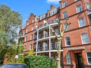 3 bedroom flat for sale