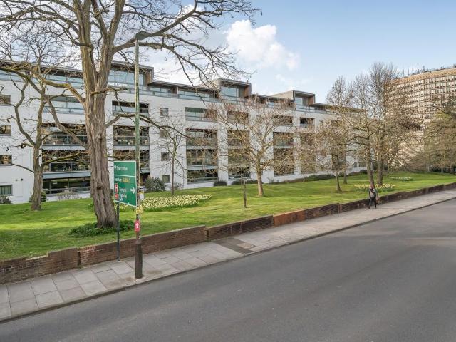 3 bedroom flat for sale