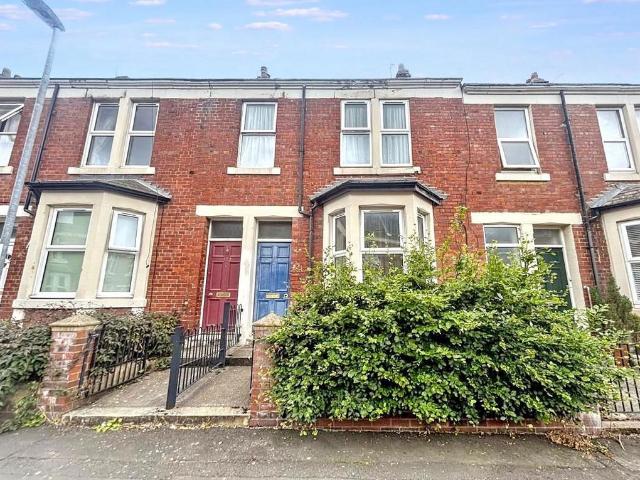 3 bedroom flat for sale
