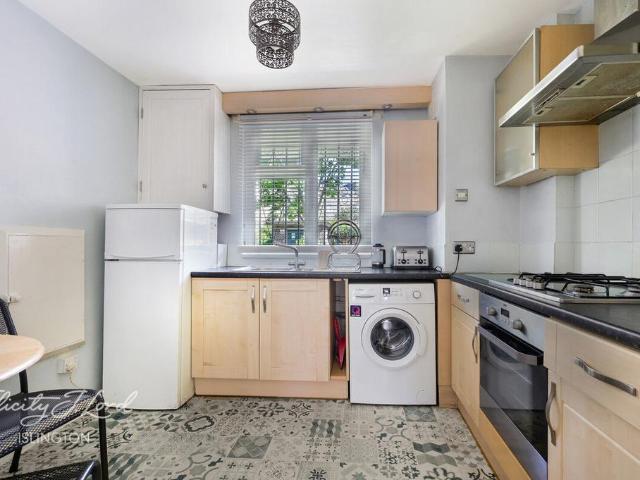 3 bedroom flat for sale