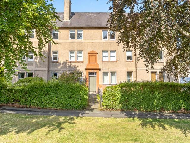 3 bedroom flat for sale