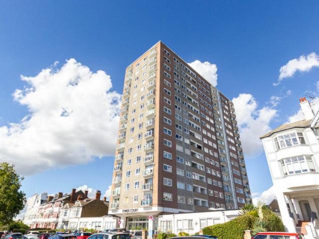 3 bedroom flat for sale