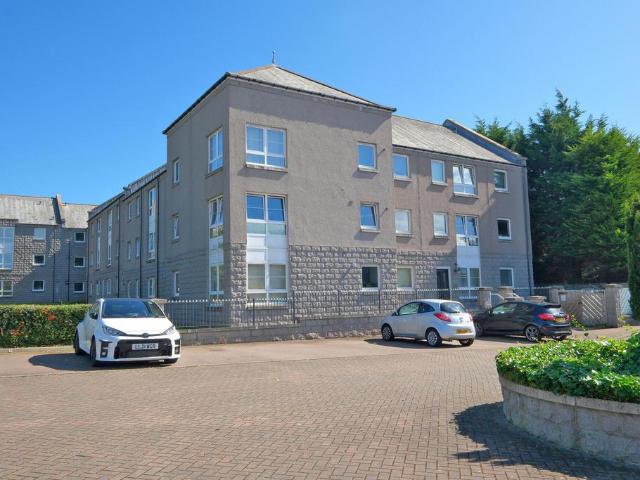 3 bedroom flat for sale