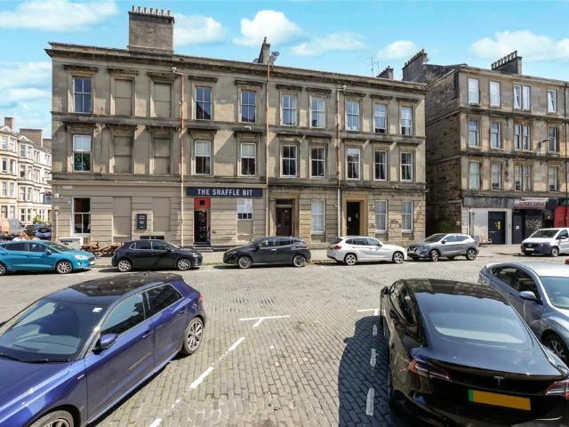3 bedroom flat for sale