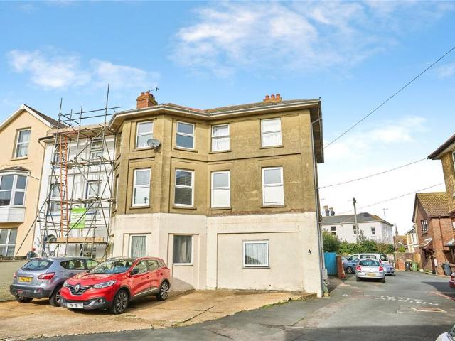 3 bedroom flat for sale