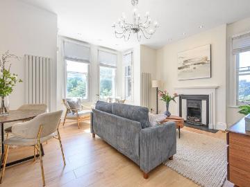 3 bedroom flat for sale