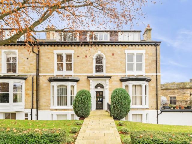 3 bedroom flat for sale