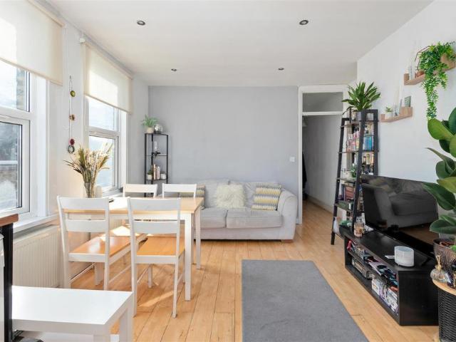 3 bedroom flat for sale