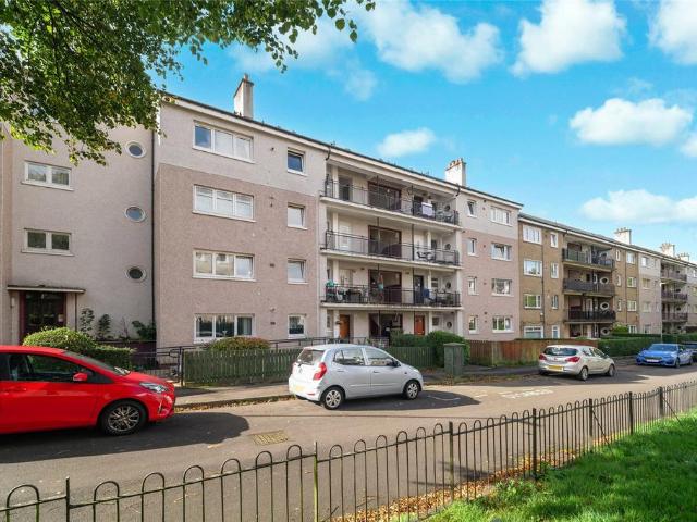 3 bedroom flat for sale