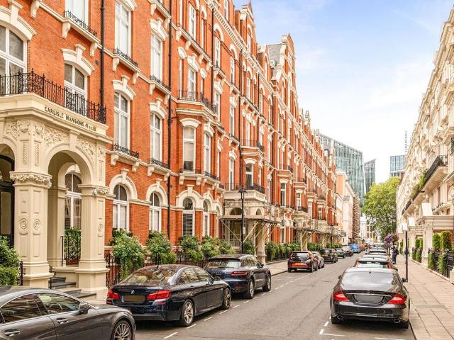 3 bedroom flat for sale