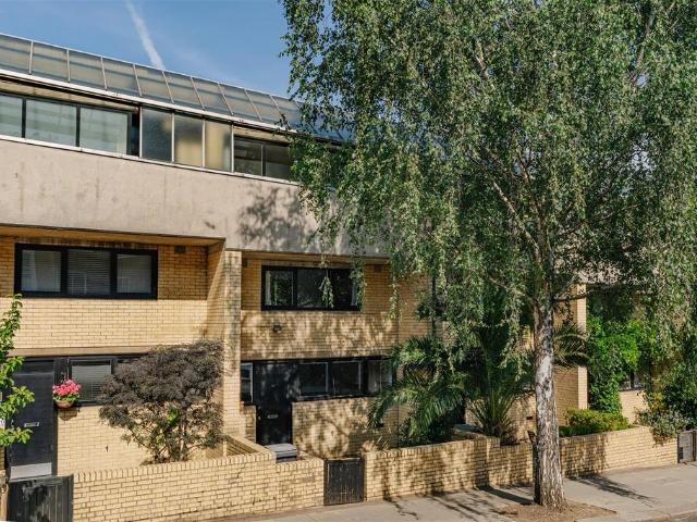 3 bedroom flat for sale