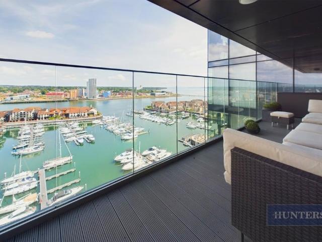3 bedroom flat for sale