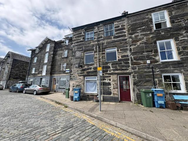 3 bedroom flat for sale
