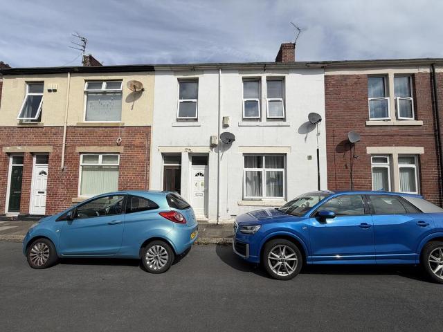 3 bedroom flat for sale