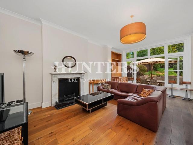 3 bedroom flat for sale