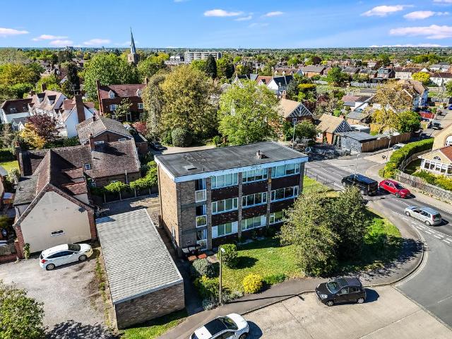 3 bedroom flat for sale